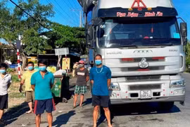 TP. HCM: Xuất hiện tình trạng xe núp bóng "luồng xanh" chở người về các tỉnh