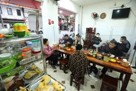 Hà Nội: Từ 12h00 ngày 25/5, tạm dừng hoạt động một số cơ sở kinh doanh dịch vụ