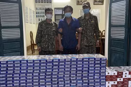 An Giang: Phát hiện nhóm người vận chuyển 4.000 gói thuốc lá lậu