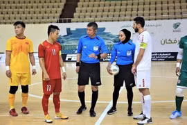 Chiêm ngưỡng vẻ đẹp ấn tượng của nữ trọng tài bắt chính trong trận đấu của futsal Việt Nam