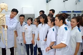Đào tạo bác sĩ: Không thể mở ào ào theo phong trào!