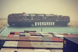 Siêu tàu container dài 400 m gặp nạn, chắn ngang kênh đào Suez gây tắc nghẽn