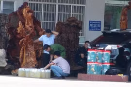 Công an phong tỏa, khám xét trạm xăng dầu Phúc Lộc Thọ ở Bình Phước