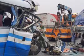 Nghệ An: Khởi tố nam tài xế xe khách vụ tai nạn khiến 3 người tử vong, 19 người bị thương