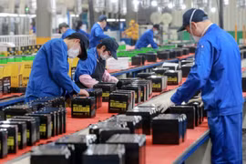 Xây dựng Luật sửa đổi, bổ sung 10 Luật để khơi thông đầu tư, kinh doanh, hỗ trợ phòng chống COVID-19