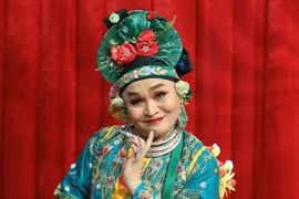 Xuân Hinh, Hoài Linh và những danh hài Việt đi lên từ tuổi thơ cơ cực