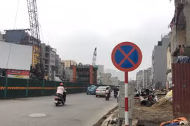 Hà Nội: Phương tiện di chuyển thế nào khi rào chắn đường Vành đai 2?