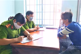 Phạt hành chính 2 thanh niên vi phạm quy định phòng chống dịch Covid-19