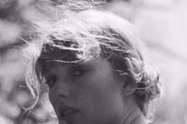 Rolling Stone thông báo "folklore" của Taylor Swift là album bán chạy nhất 2020