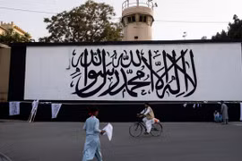 Taliban thượng cờ vào dịp 11/9, Ngoại trưởng Pháp cáo buộc nhóm này nói dối