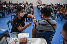 Số ca mắc COVID-19 tại Philippines bất ngờ tăng cao