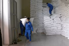 Xuất cấp gạo và hàng dự trữ quốc gia cho 3 địa phương phòng, chống dịch COVID-19
