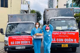 Việt Hương khẳng định tin bị ném gạch vào đầu là giả