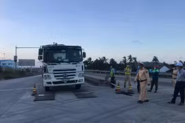 Xe siêu trường siêu trọng Hải Sơn chồng chất vi phạm, lái xe không xuất trình được bằng lái