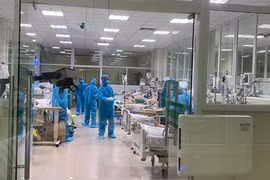 Một bác sĩ Bệnh viện Đa khoa Phúc Yên dương tính Covid-19 đang phải thở máy