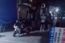 Hà Nội: Xử phạt 24 triệu đồng đối với 8 cá nhân liên quan tới vụ ăn đêm tại chốt kiểm dịch