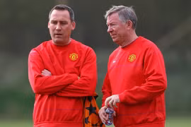 Cựu trợ lý Man Utd không đến Việt Nam vì mắc Covid-19