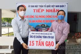 Thêm nhiều phần quà, suất học bổng giá trị đến tay người nghèo, con các y bác sĩ