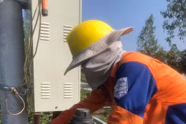 Tiêu thụ điện tại miền Bắc tăng kỷ lục, EVNNPC và Hà Nội tiết giảm điện tự dùng tại công sở làm việc