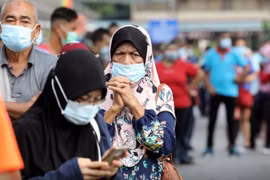 Phong tỏa toàn quốc, dịch Covid-19 ở Malaysia vẫn bùng phát mạnh