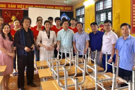 Phú Thọ: Trao tặng 50 bộ bàn ghế cho Trung tâm Bảo trợ trẻ em mồ côi tàn tật TP Việt Trì