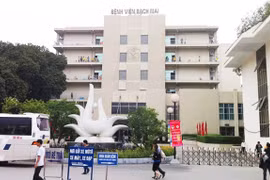 Làn sóng “nhảy việc” ở Bệnh viện Bạch Mai: Ai xin nghỉ đều giải quyết!