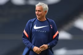 HLV Mourinho nhận số tiền cực khủng khi bị Tottenham sa thải