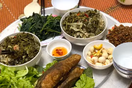 Rau sắn muối chua: Đặc sản nhà quê gây "sốt" nơi phố thị