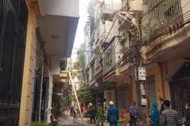 Hà Nội: Cháy lớn tại ngôi nhà 5 tầng ở quận Thanh Xuân