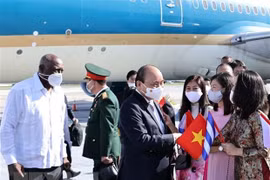 Chủ tịch nước Nguyễn Xuân Phúc tới La Habana, bắt đầu thăm hữu nghị chính thức Cuba