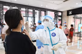 Trung Quốc tái bùng phát COVID-19 làm dấy lên lo ngại về sự nguy hiểm của biến thể Delta