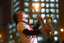 Nghệ sĩ saxophone Trần Mạnh Tuấn hồi phục một cách diệu kỳ sau gần 1 tháng đột quỵ