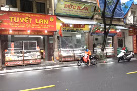 Hà Nội: Cơ sở sản xuất, cửa hàng bánh Trung thu “ế ẩm” người mua