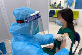 Ngày đầu tiên tiêm chủng vắc xin COVID -19: Chưa ghi nhận phản ứng sau tiêm