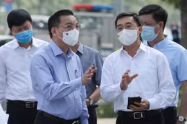Chủ tịch Hà Nội: Ưu tiên hàng đầu là ngăn chặn mầm bệnh xâm nhập nhưng không “ngăn sông cấm chợ”