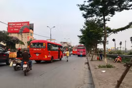 Báo động tình trạng xe khách bỏ bến ra ngoài “chạy dù”