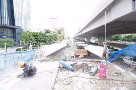 Vượt nắng nóng trên công trường cầu cạn Mai Dịch - Nam Thăng Long