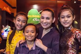Showbiz Việt và câu chuyện phía sau việc nhận con nuôi