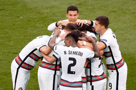 Bồ Đào Nha hạ gục Hungary 3-0, Ronaldo đi vào lịch sử Euro
