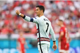 Siêu sao Ronaldo xác lập kỷ lục lịch sử của các kỳ Euro