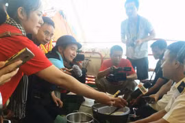 Một lần tác nghiệp trên tàu Trường Sa 08