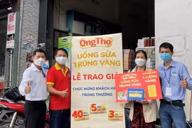 Người tiêu dùng bất ngờ “rinh” vàng từ chương trình “Uống sữa Ông Thọ, trúng vàng”