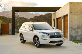 Mitsubishi Outlander 2021 được ra mắt, giá từ 26.990 USD