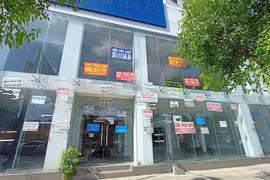 Chủ “đất vàng” cho thuê tại TP.HCM chấp nhận giảm từ 30 - 50%