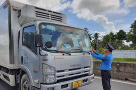 Cà Mau: Bắt buộc tài xế test lại Covid-19 khi vào địa bàn