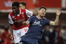 Kylian Mbappe ghi điểm trong ngày ra mắt của siêu sao Lionel Messi