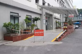 Phong tỏa Khoa Cấp cứu Bệnh viện Hữu Nghị Việt Xô vì cặp vợ chồng dương tính SARS-CoV-2