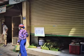 Tổng đài khẩn cấp của "Chợ nghĩa tình" hỗ trợ người dân trong khu phong tỏa ở TP. HCM