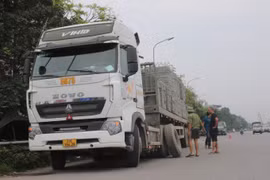 Tài xế chở hàng quá tải, chống đối lực lượng Thanh tra giao thông