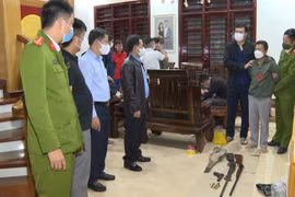 Khám xét nơi ở của “trùm” đường dây cờ bạc liên tỉnh, phát hiện nhiều súng đạn